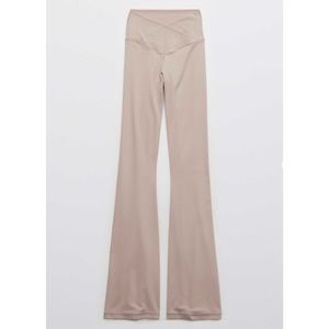 Aerie Real Me Crossover V Waist Leggings in Cocoa Cream